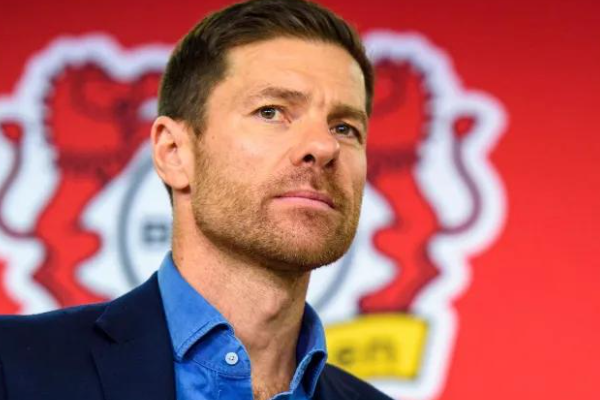 勒沃庫(kù)森現(xiàn)任主教練是誰(shuí)？